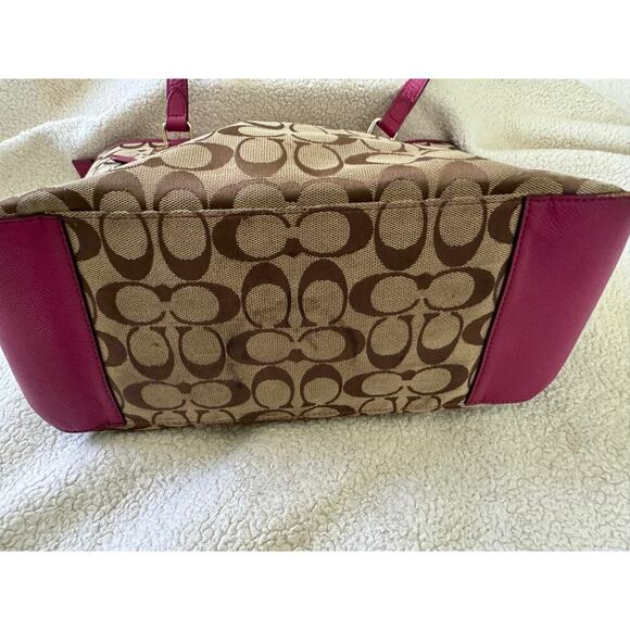 Coach 12cm Signature Zip Top “City Tote”. - Picture 4 of 9